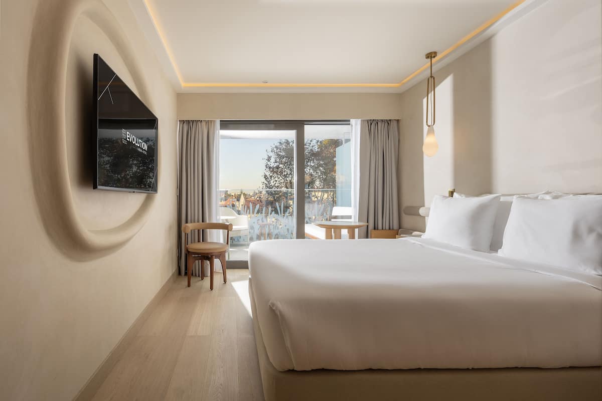 더블룸 또는 트윈룸, 발코니 (Cool) | 1 개의 침실, 고급 침구, 미니바, 객실 내 금고