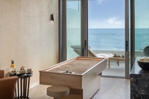 Behandelingskamers voor koppels, een sauna, een bubbelbad, een stoombad