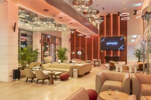 2 bars/lounges, rooftop bar, lobby lounge