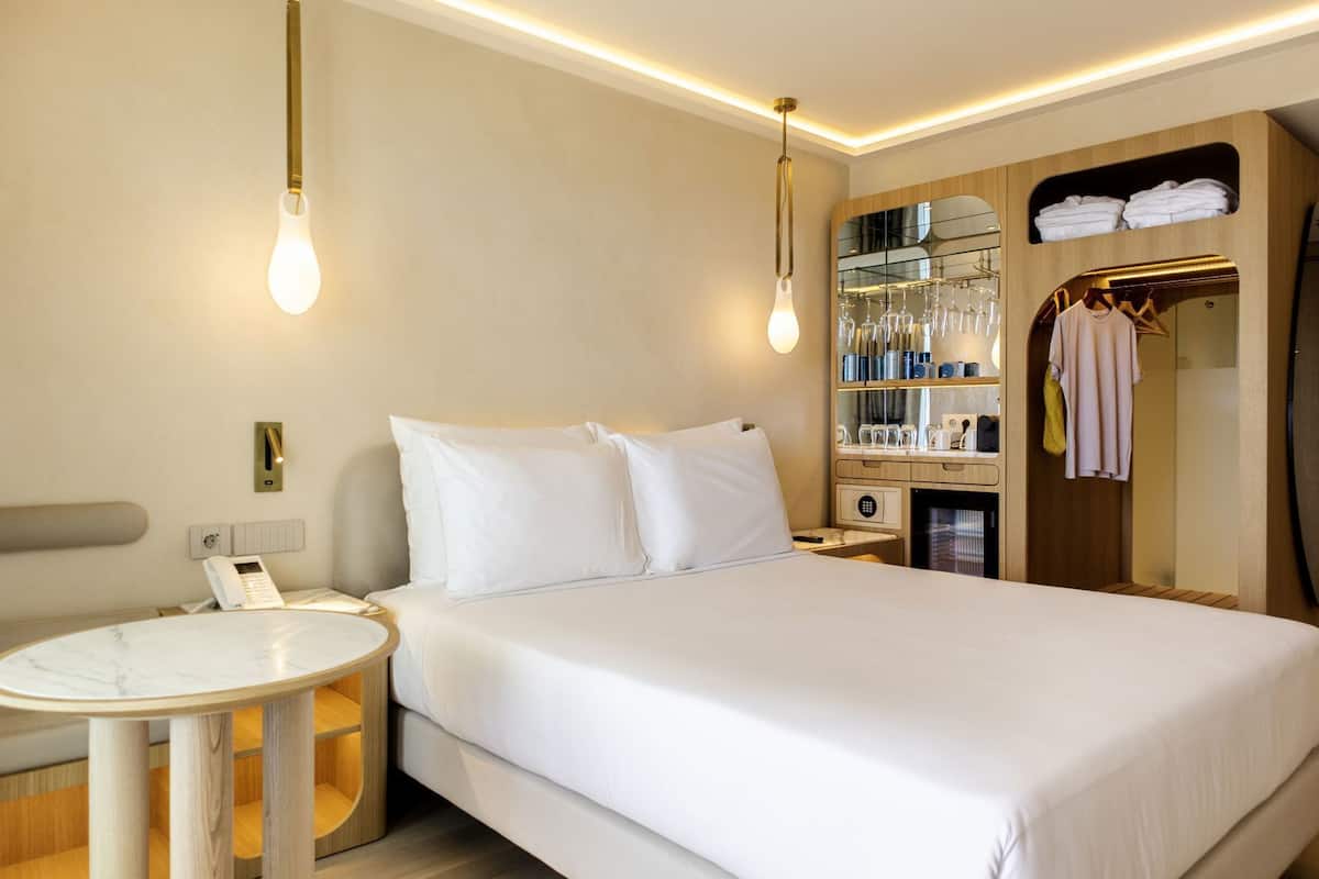 Literie de qualité, minibar, coffre-fort, bureau