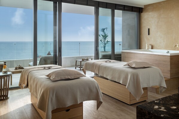 Couples treatment rooms, sauna, hot tub, steam room, Turkish bath