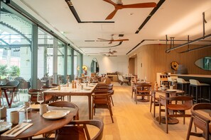 2 restaurants, breakfast, lunch, dinner served; Fusion cuisine