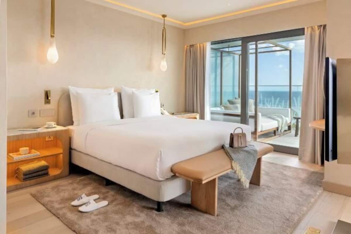 Hochwertige Bettwaren, Minibar, Zimmersafe, Schreibtisch