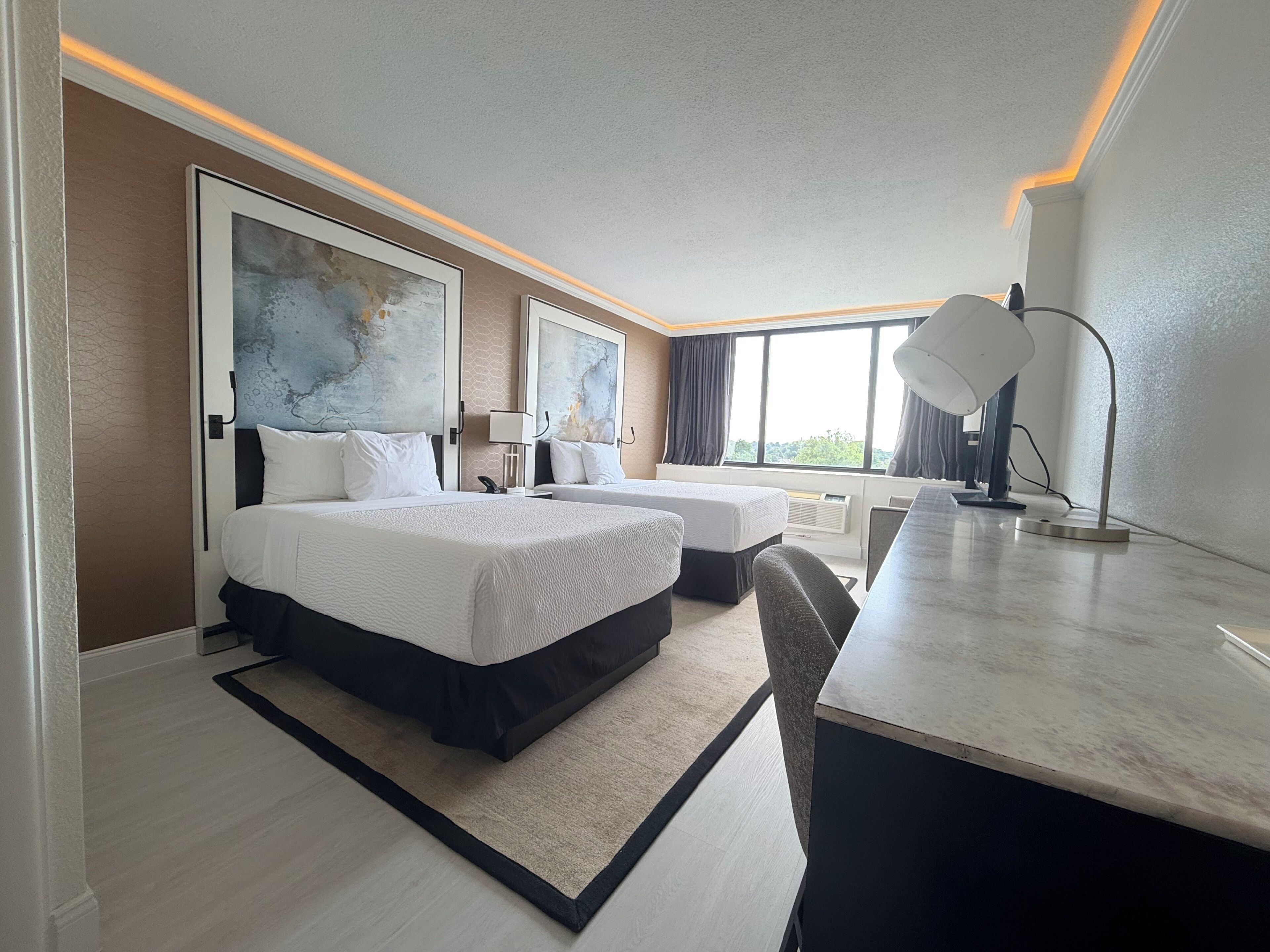 Premium tweepersoonskamer | Luxe beddengoed, een bureau, een laptopwerkplek