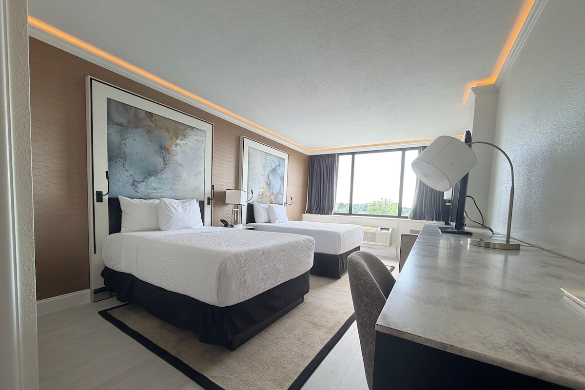 Habitación doble Premium | Ropa de cama de alta calidad y escritorio