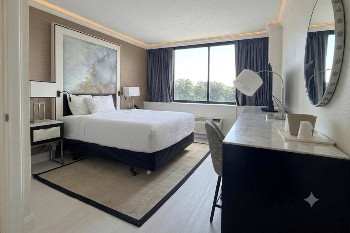 Premium Room | Premium bedding, desk, laptop workspace, blackout drapes