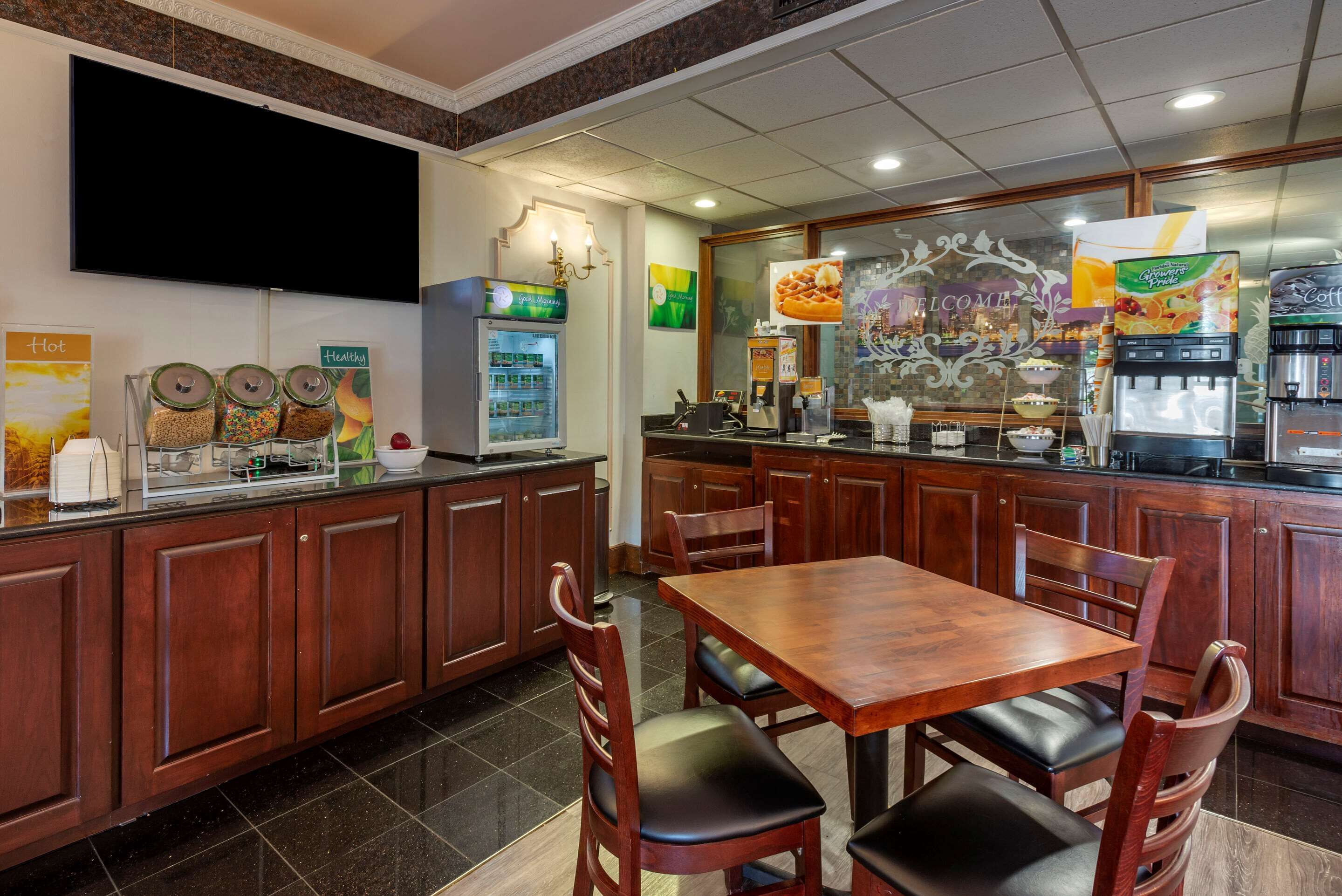 Free daily continental breakfast