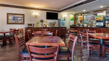 Tägliches inbegriffenes kontinentales Frühstück