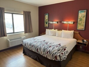 Suite, 1 King Bed with Sofa bed, Non Smoking, Jetted Tub | 1 bedroom, in-room safe, desk, laptop workspace