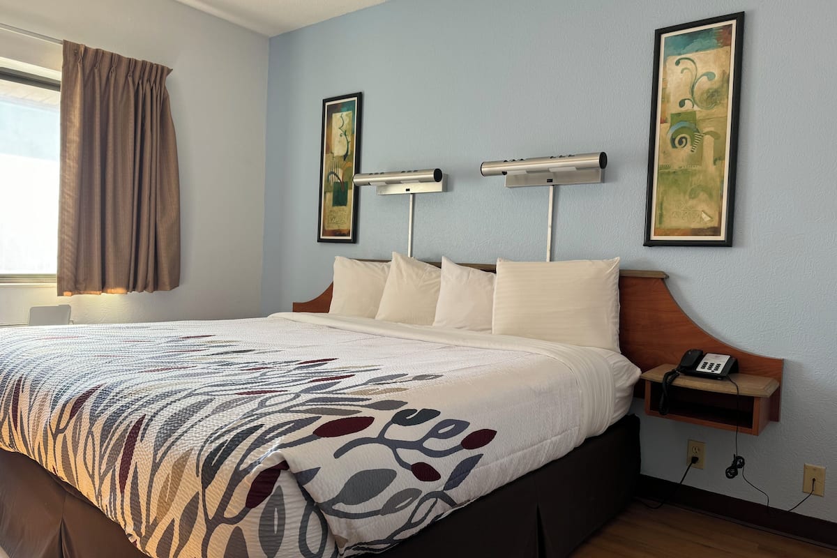 1 bedroom, in-room safe, desk, laptop workspace