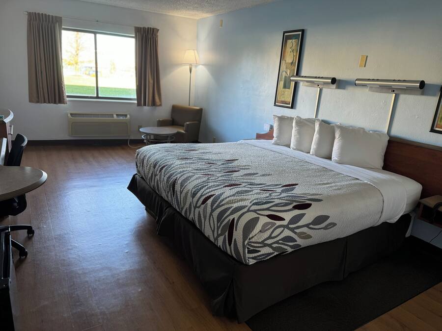 1 bedroom, in-room safe, desk, laptop workspace