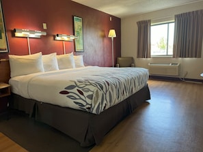 1 bedroom, in-room safe, desk, laptop workspace - Sycamore Suites (Elyria)