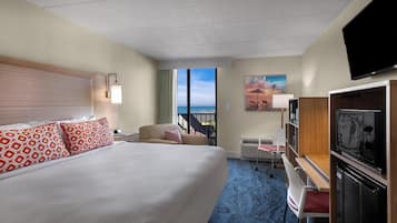 客房内保险箱、办公桌、笔记本电脑工作区、遮光窗帘