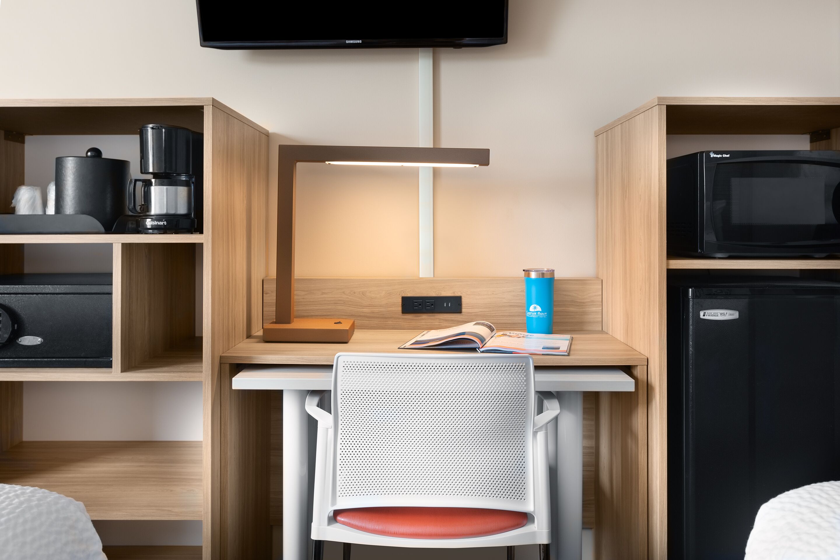 in-room safe, desk, laptop workspace, blackout curtains