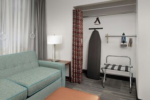 Premium bedding, in-room safe, desk, iron/ironing board