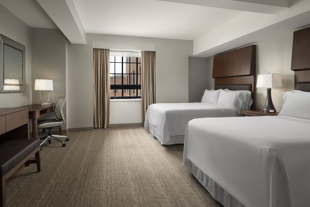 Premium bedding, in-room safe, desk, laptop workspace