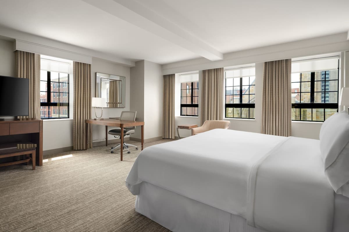 1 bedroom, premium bedding, in-room safe, desk