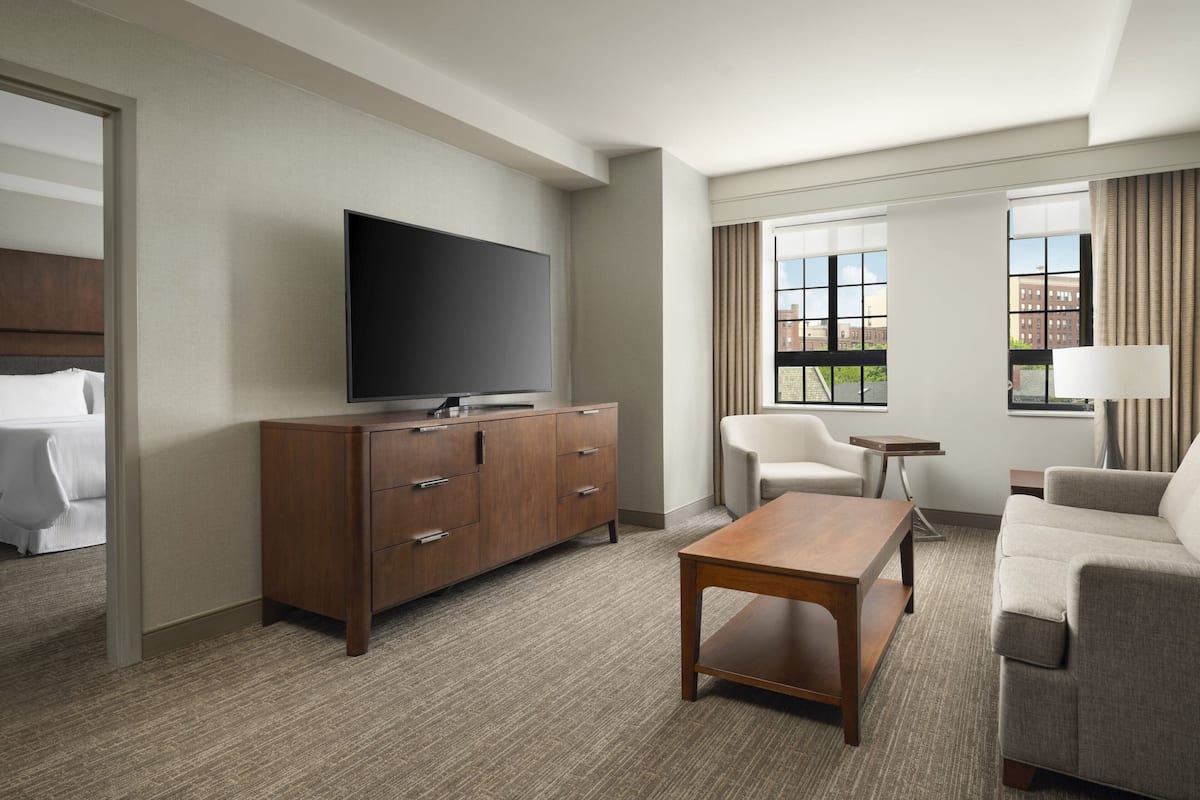 Premium bedding, in-room safe, desk, laptop workspace