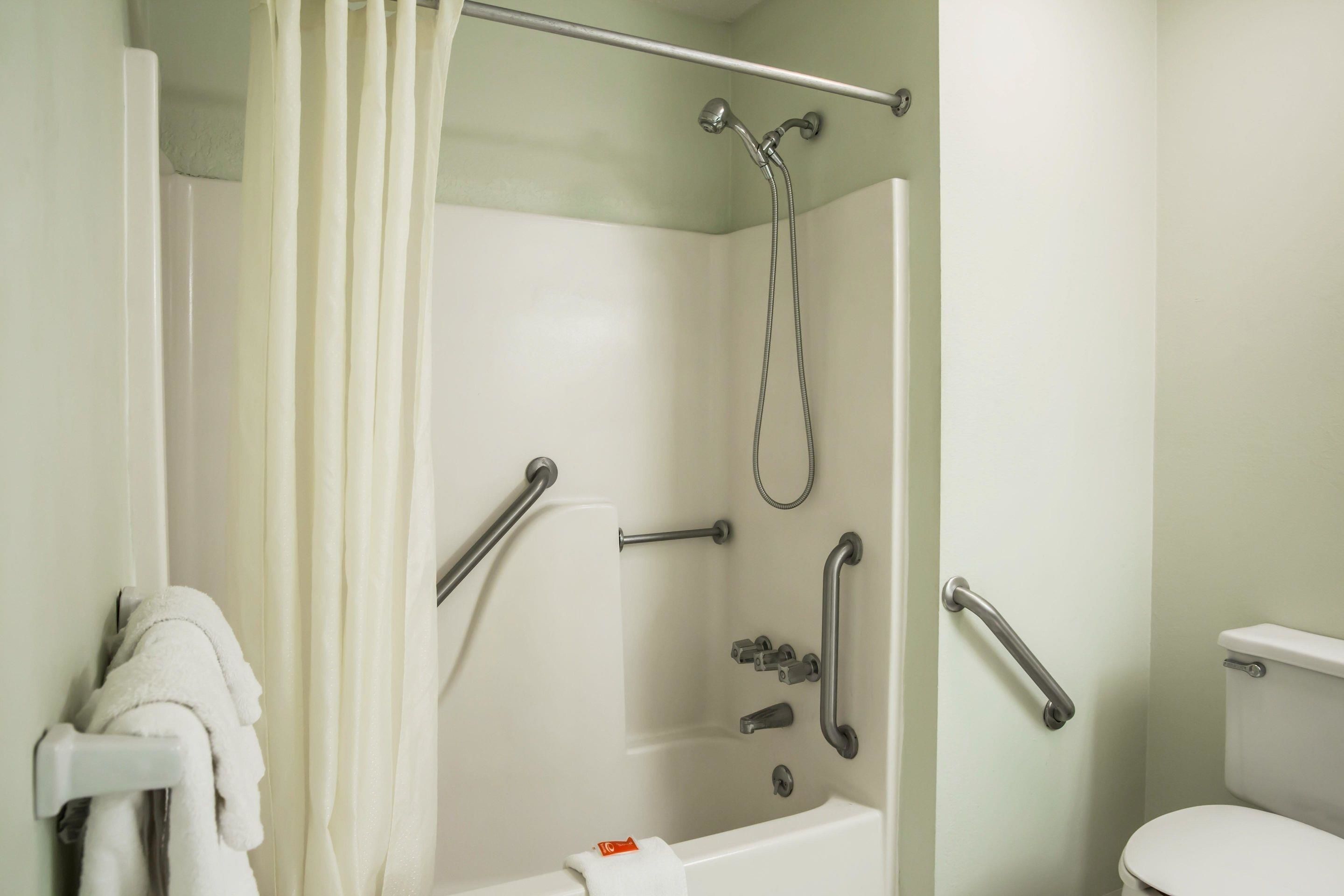 Standard Room, 1 King Bed, Accessible, Non Smoking | Bathroom