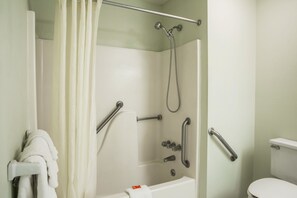 Standard Room, 1 Katil Raja (King), Accessible, Non Smoking | Bilik Mandi | Gabungan pancuran/tab mandi, pengering rambut, tuala disediakan 