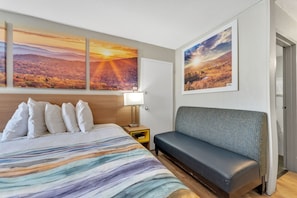 Habitación Confort | Escritorio, tabla de planchar con plancha, wifi gratis y ropa de cama