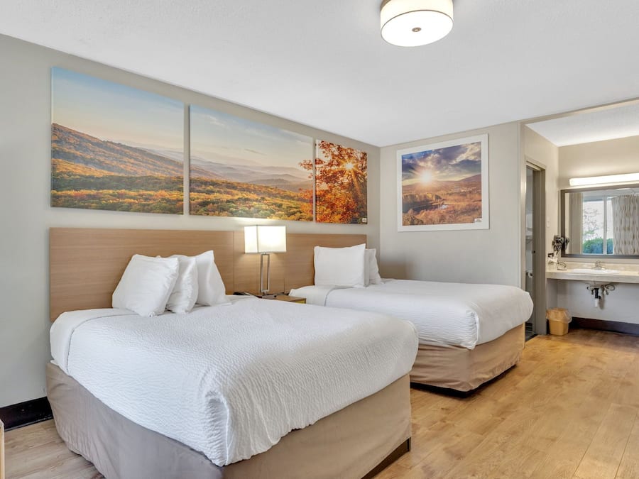 Bureau, fer et planche à repasser, Wi-Fi gratuit, draps fournis