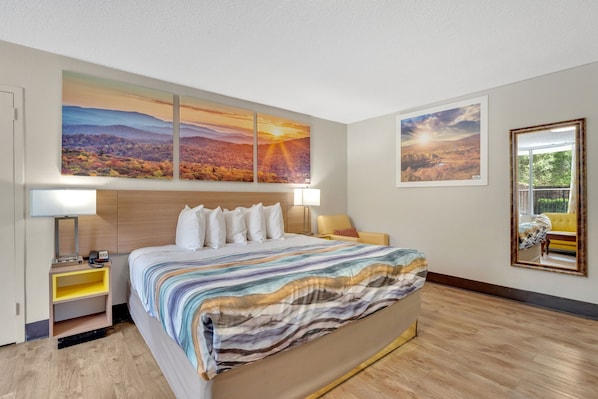 Habitación Confort | Escritorio, tabla de planchar con plancha, wifi gratis y ropa de cama