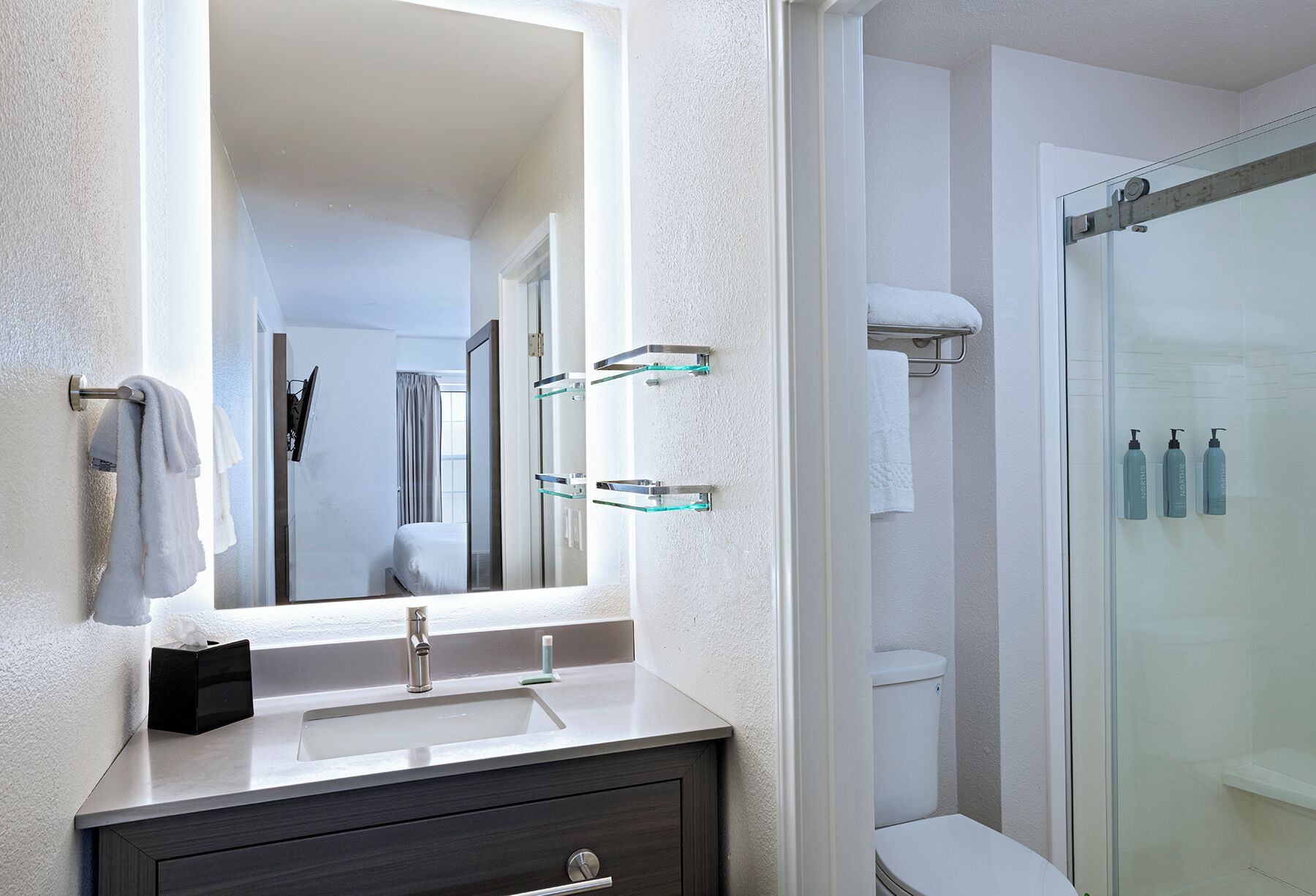 Suite, 2 Bedrooms | Bathroom | Combined shower/tub, free toiletries, hair dryer, towels
