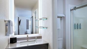 Suite, 2 Bedrooms | Bathroom | Combined shower/tub, free toiletries, hair dryer, towels