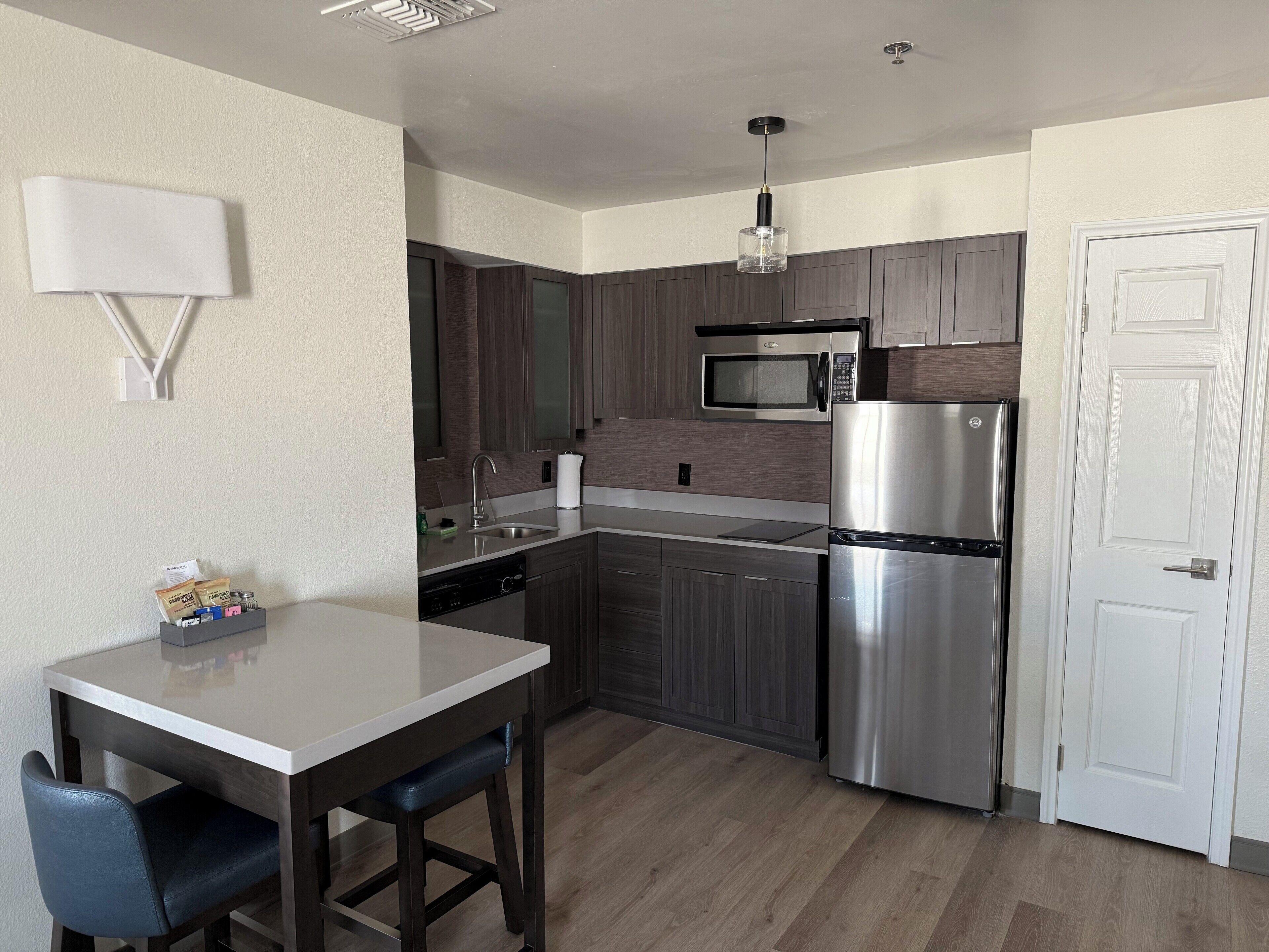 fridge, microwave, stovetop, dishwasher