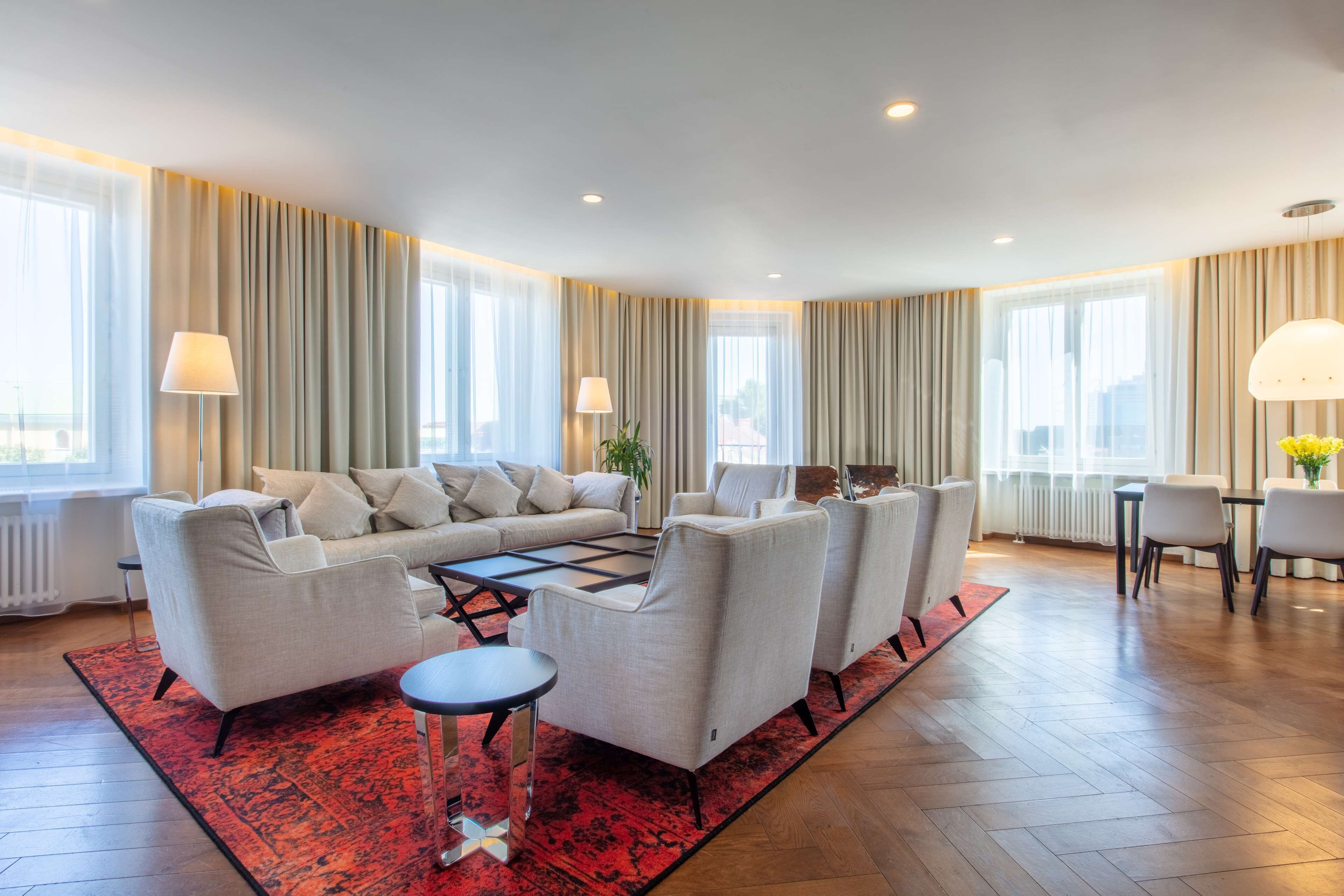 Ropa de cama de alta calidad y minibar 