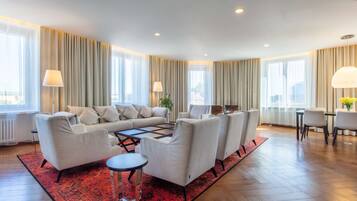 1 bedroom, premium bedding, minibar, in-room safe