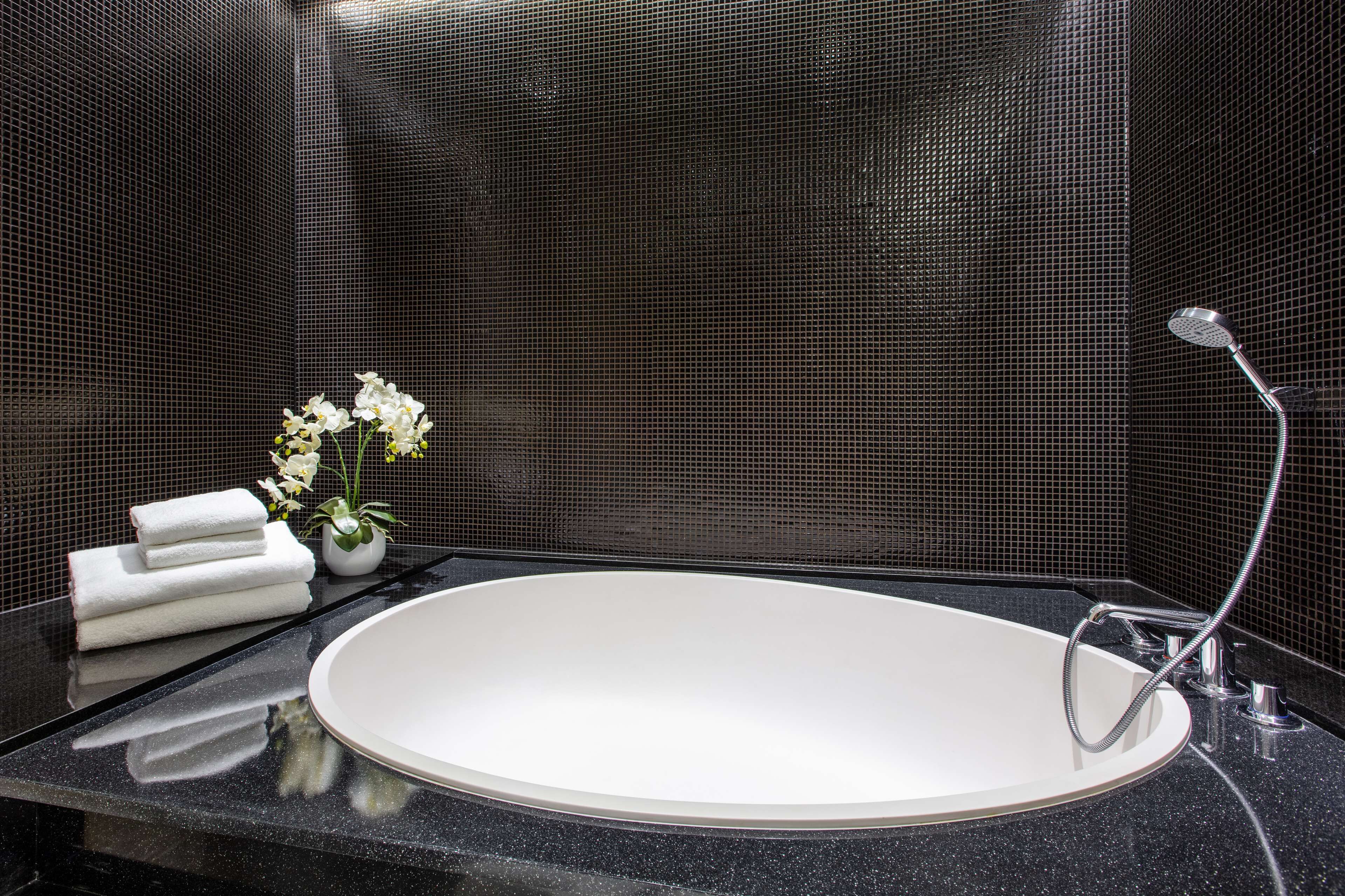presidential suite (freedom square view) | bathroom | free toiletries, hair dryer, bathrobes, slippers