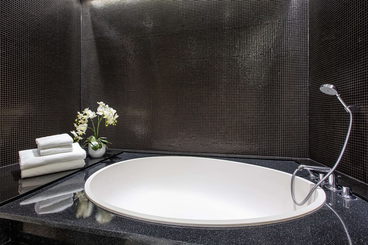 presidential suite (freedom square view) | bathroom | free toiletries, hair dryer, bathrobes, slippers