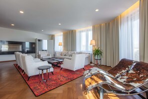 Presidential Suite (Freedom Square View) | Premium bedding, minibar, in-room safe, desk - Palace Hotel Tallinn, a member of Radisson Individuals (Tallinn)