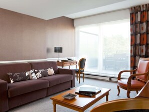 Suite (Opera) | Premium bedding, down comforters, pillowtop beds, minibar