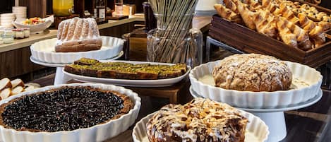 Desayuno buffet todos los días (con cargo)