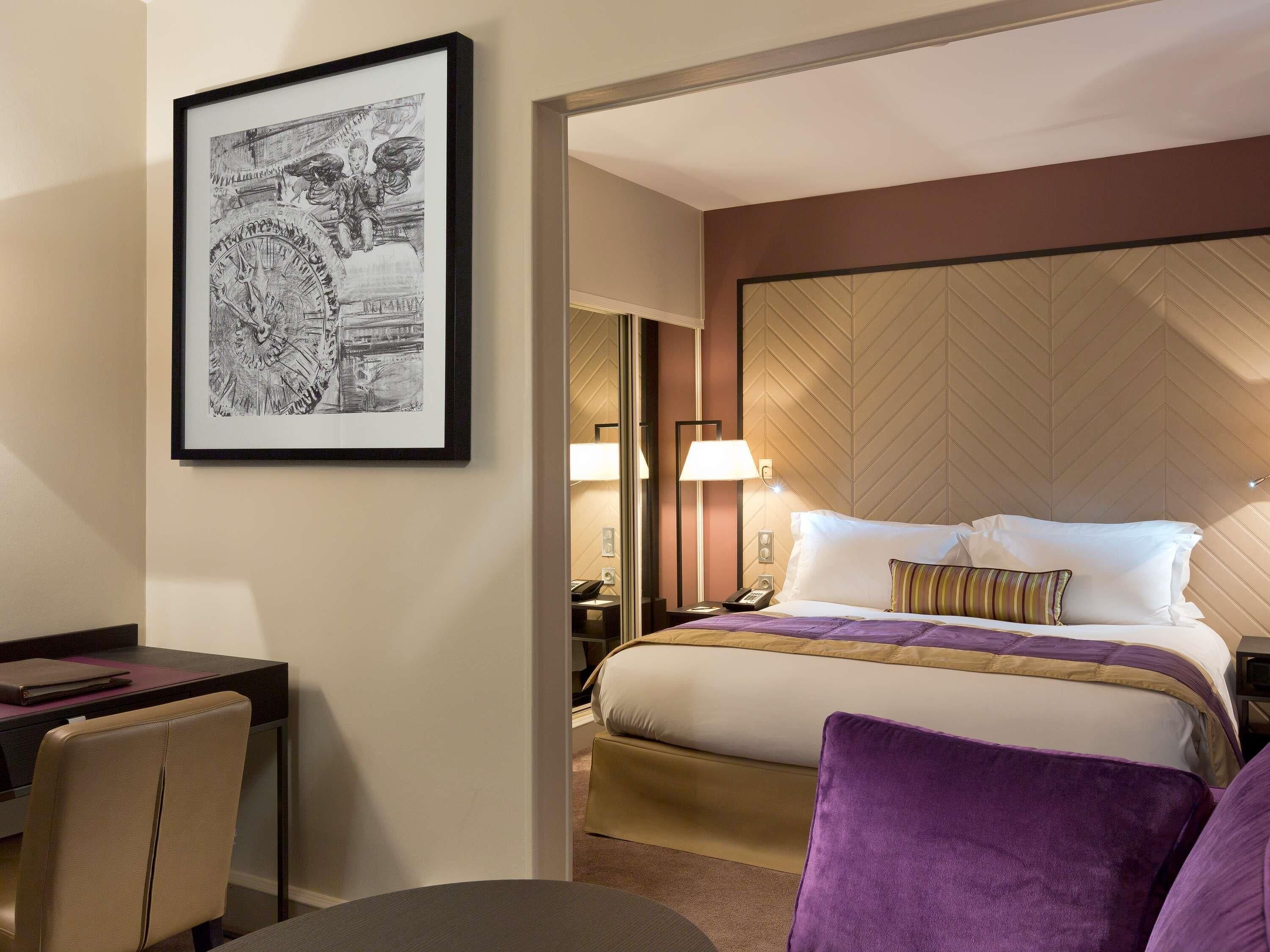Junior Suite, 1 King Bed (1 coin salon) | Premium bedding, down comforters, pillowtop beds, minibar