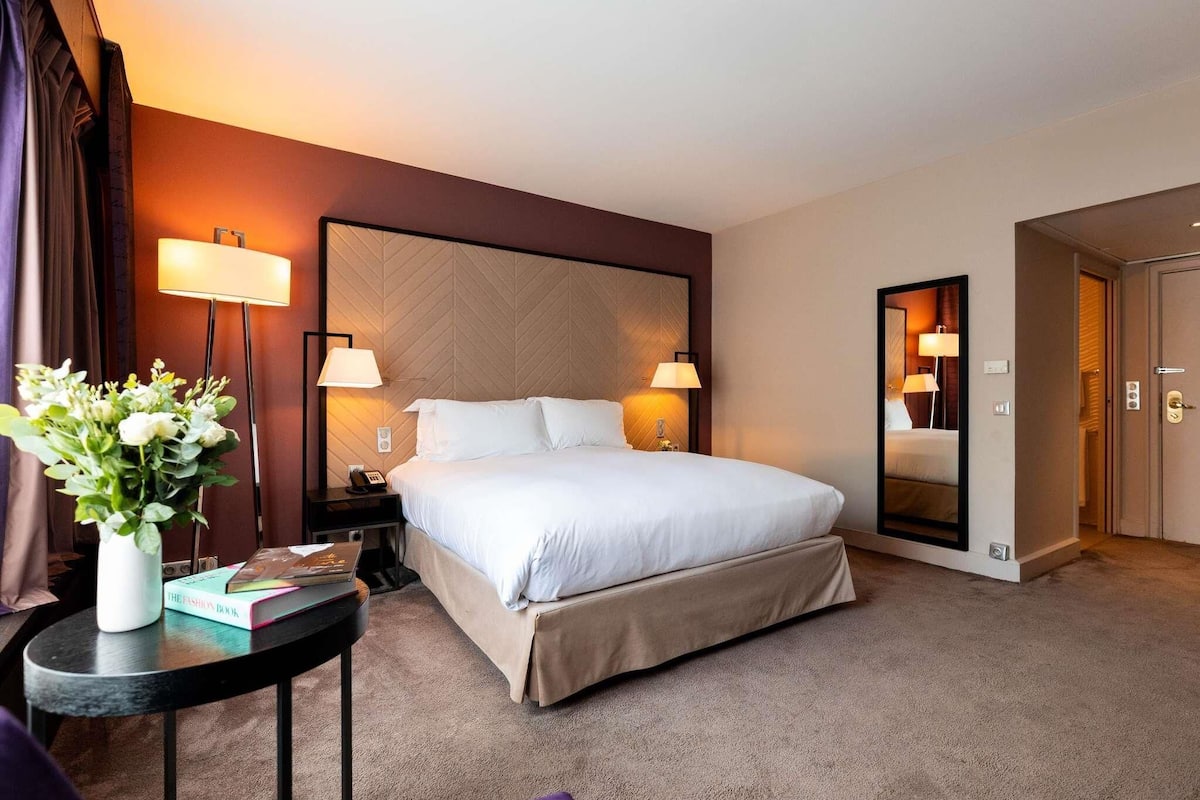 Luxury Room, 1 King Bed with Sofa bed, Garden View