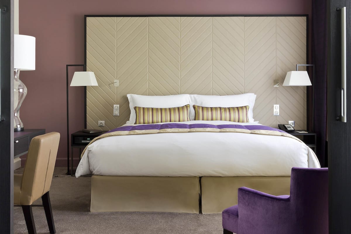 Suite, vista a la ciudad (Prestige) | 1 habitación, ropa de cama de alta calidad y edredón