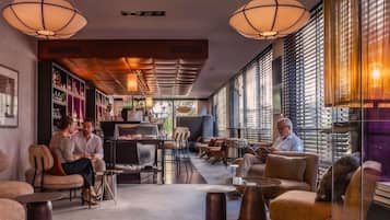 Cocktail bar