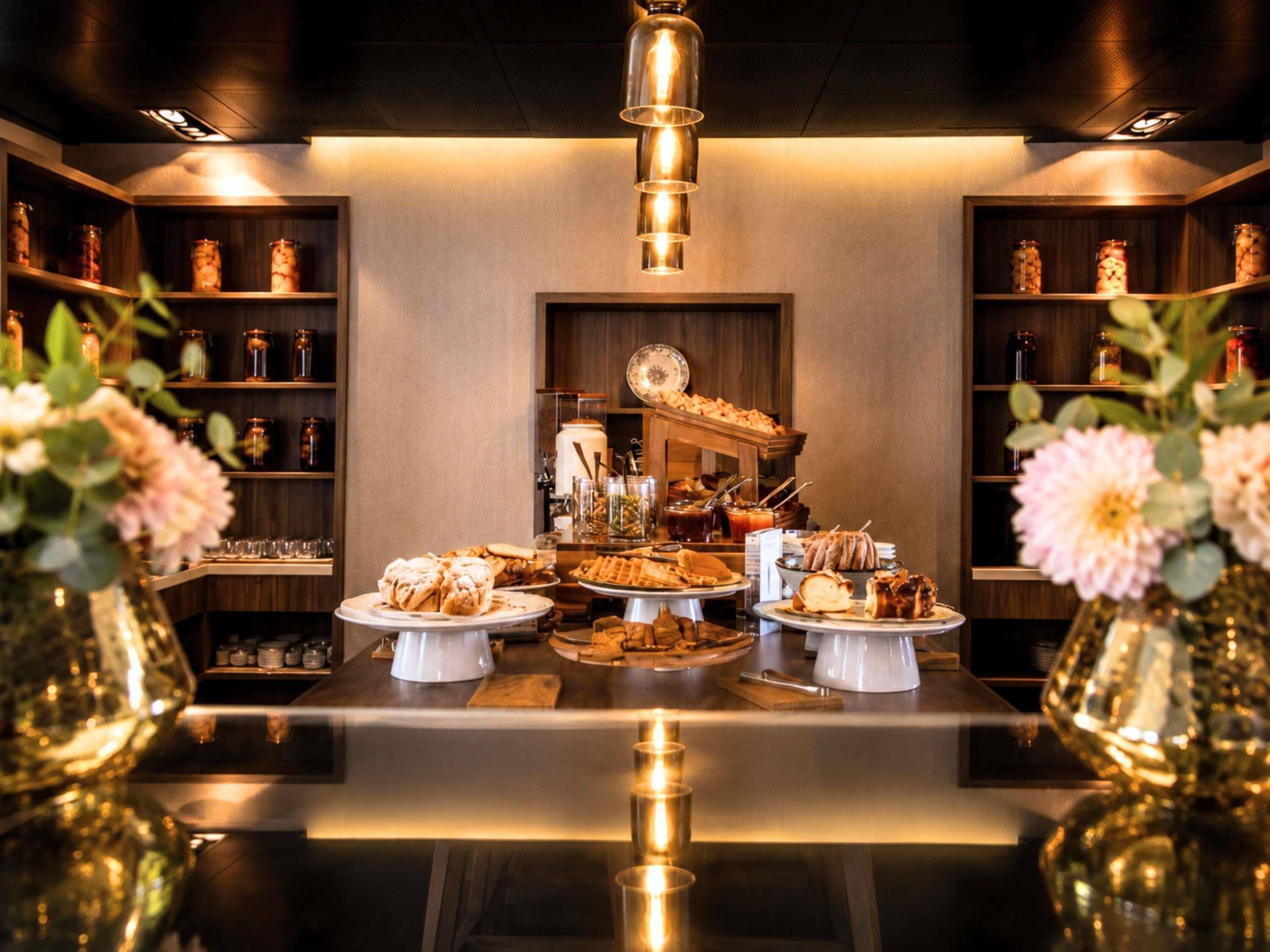 Petit déjeuner buffet servi tous les jours en supplément