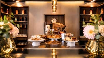 Petit déjeuner buffet servi tous les jours en supplément