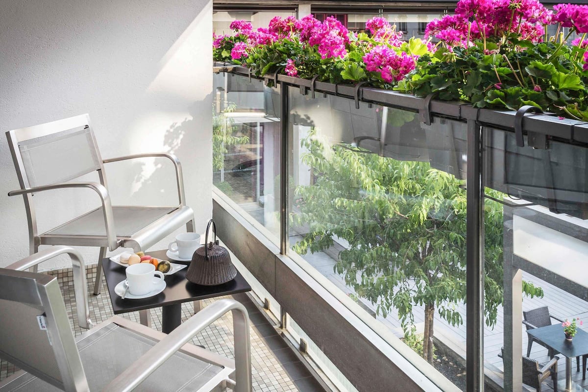 Superior Room, 1 Queen Bed, Balcony, Garden View | 1 bedroom, premium bedding, down duvets, pillow-top beds