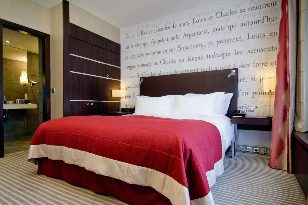 Premium bedding, down duvets, pillow-top beds, minibar