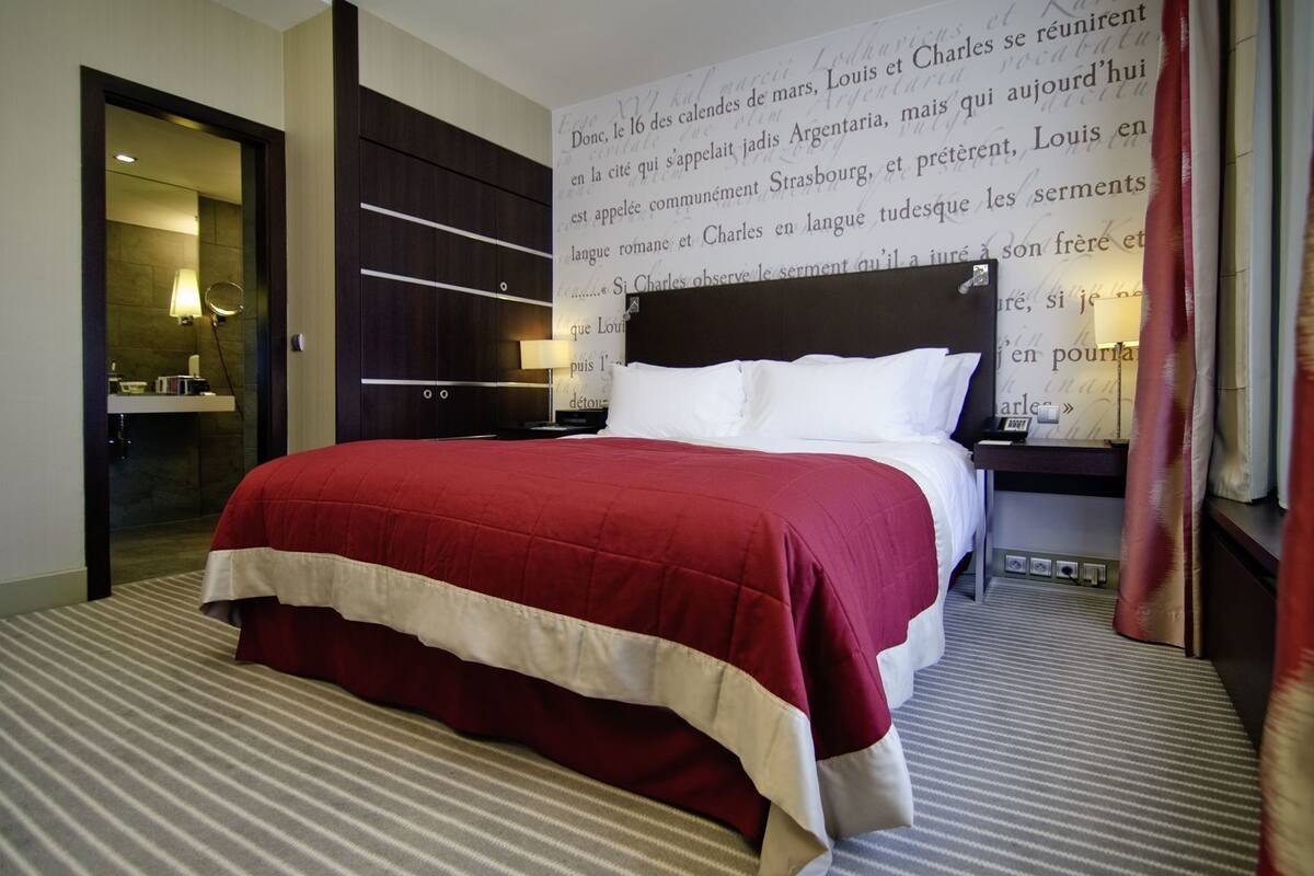 Premium bedding, down duvets, pillow-top beds, minibar