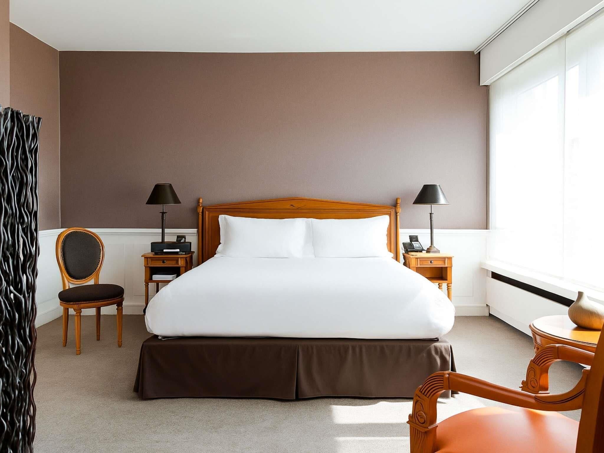 Suite (Opera) | Premium bedding, down duvets, pillow-top beds, minibar