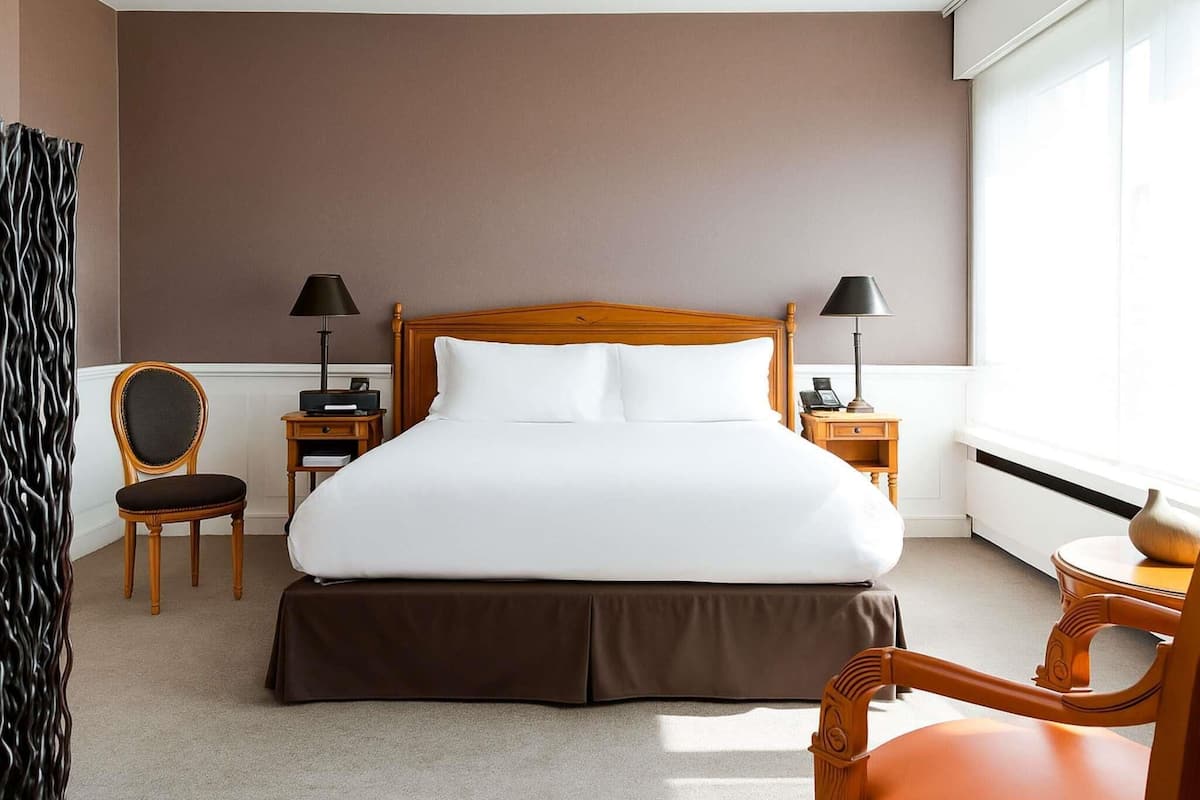 Suite (Opera) | Premium bedding, down comforters, pillowtop beds, minibar