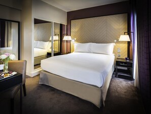 Classic Room, 1 Queen Bed | Premium bedding, down comforters, pillowtop beds, minibar