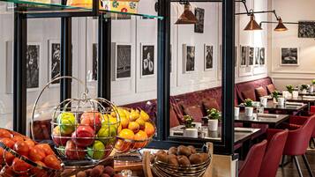 Colazione a buffet, servita tutte le mattine (34 EUR a persona)